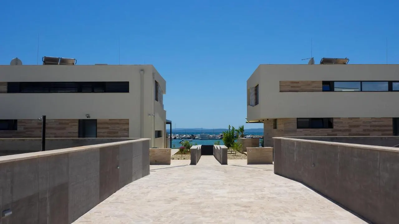 Апартаменты Villa Privlaka Привлака